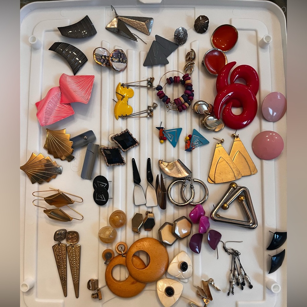Over 32 pairs of vintage costume earrings jewelry. Hoop hanging post